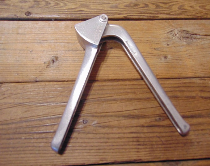Vintage mrs. Damar Brevettato Made in Italy Garlic Press, Cast Aluminum