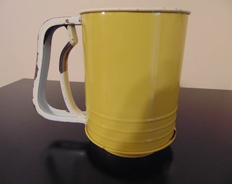 Vintage 1950's Yellow Painted Flour Sifter With Spring Loaded White Painted Handle - Vintage Flour Sifter-Mid Century Flour Sifter-Farmhouse