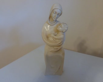 Vintage 1960's Beautiful Virgin Mary & Baby Jesus Religious Statue, Resin - Blessed Mother Statue - Baby Jesus Statue -Religious Home Decor