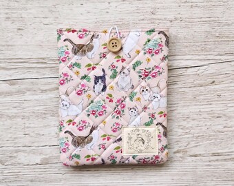 Quilted Cat Kindle Sleeve 6–6.8 Inch – Padded Handmade E-Reader Case – Pink Floral Cat Cotton