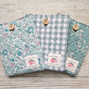 Quilted Kindle Sleeve 6–6.8 Inch – Padded Handmade E-Reader Case – Blue Green Floral & Gingham Cotton