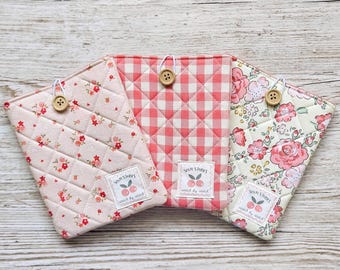 Quilted Kindle Sleeve 6–6.8 Inch – Padded Handmade E-Reader Case – Pink Floral & Gingham Cotton