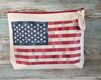 Americana Project Bag by Lori Holt - Riley Blake - Vinyl Zipper Bag with 100% Cotton Lining - Approximately 9" x 12"