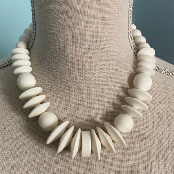 Einfach Elegant & Modernist Space Age Knochen Weiße Harz Perlenkette