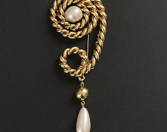 Gold Plated Twisted Rope Brooch with Dangling Faux Pearl