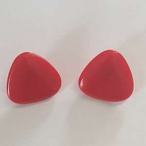 Coole Dreieckige Lippenstift Rot Lucite Kunststoff Ohrstecker