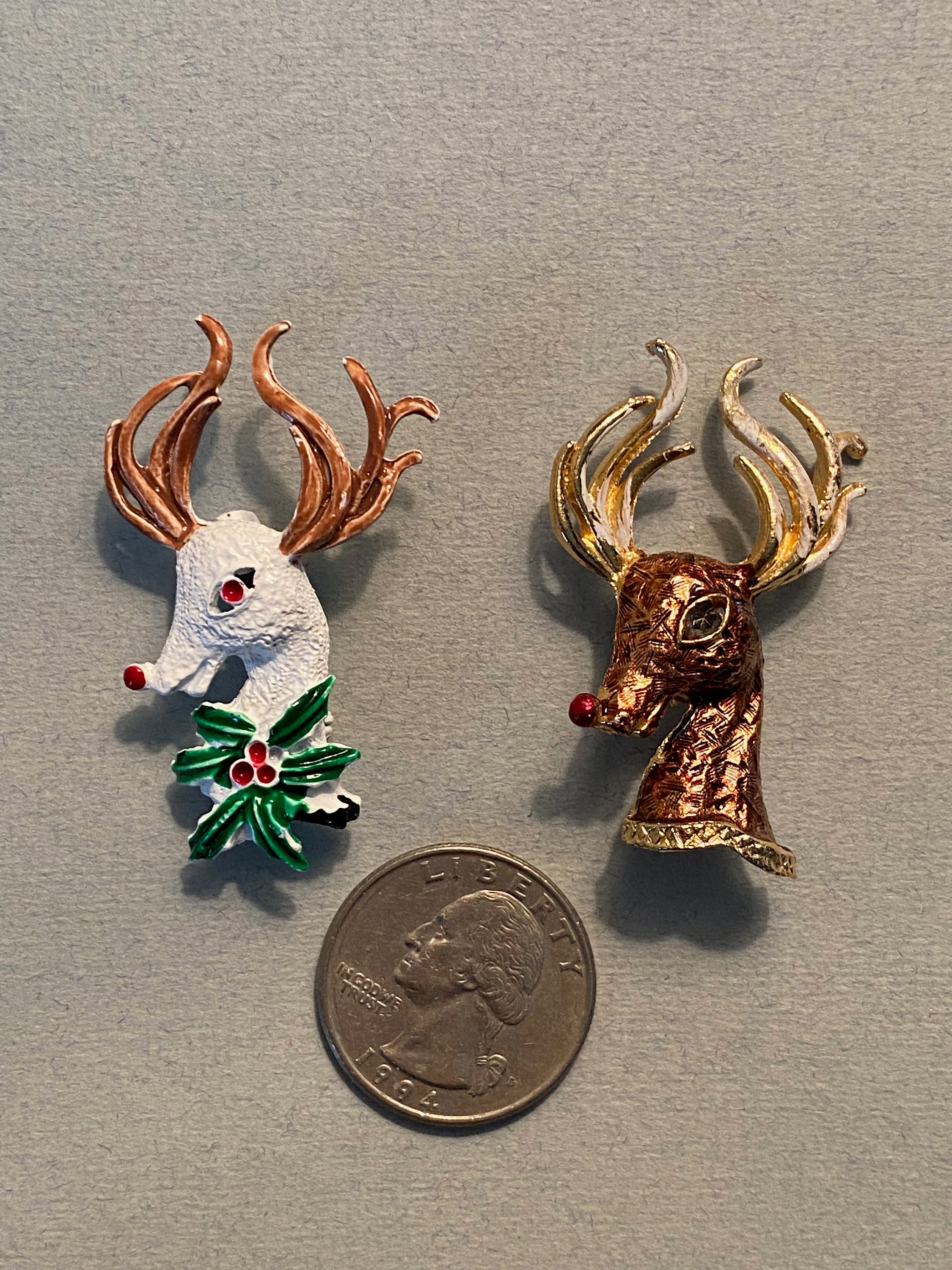 GERRY'S エナメル加工の角のある鹿のルドルフ クリスマス ブローチ