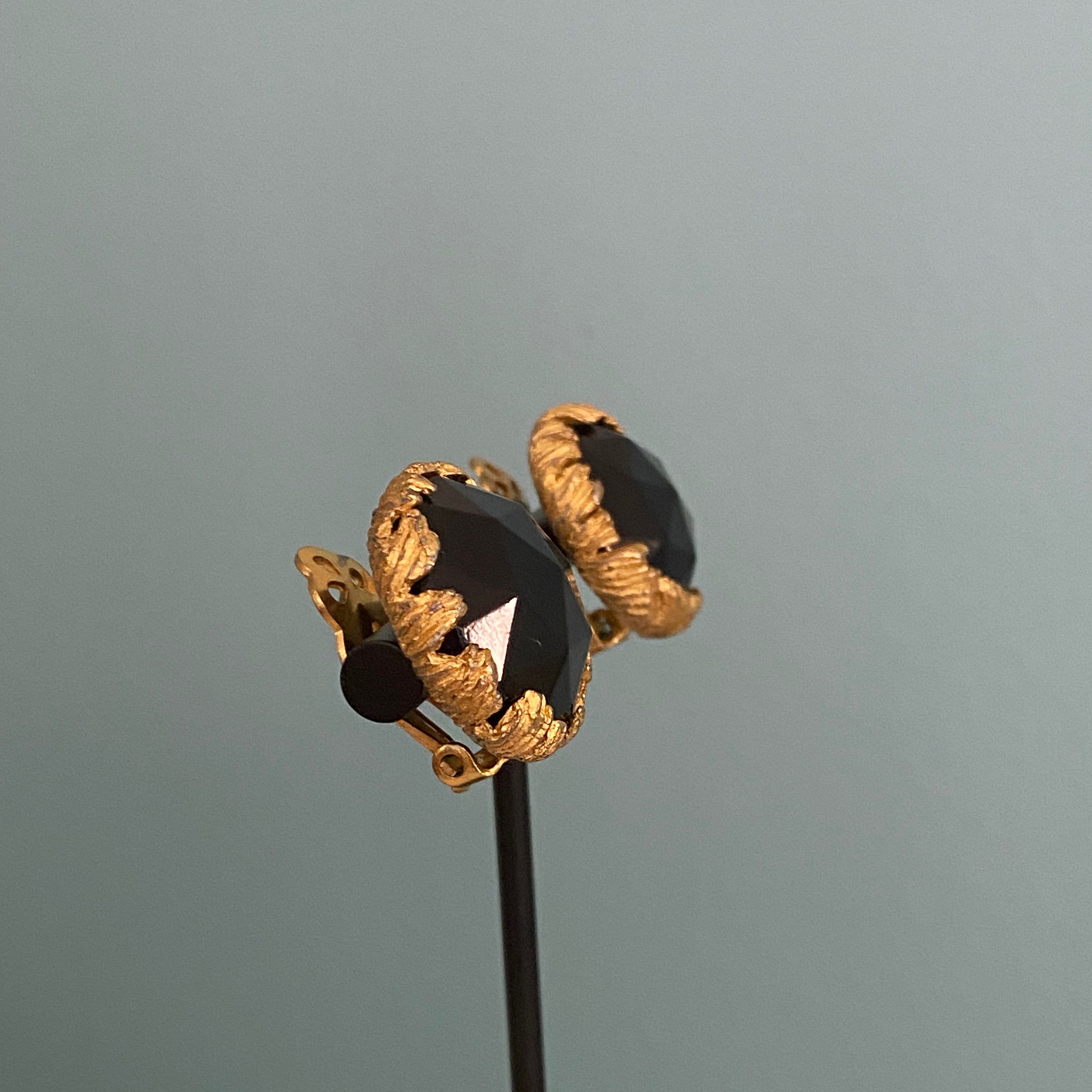Boucles D'Oreilles Clips Plaqué Or Avec Strass Verre Noir - Occasion