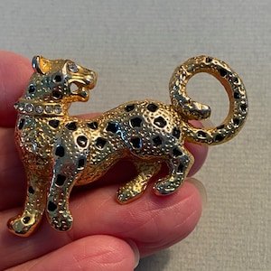 Sleek Gold Tone, Black Enamel & Rhinestone Leopard Brooch