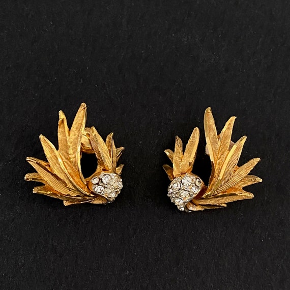 Exquisite Boucher Style Gold Plate & Clear Crystal Clip on  display picture 3