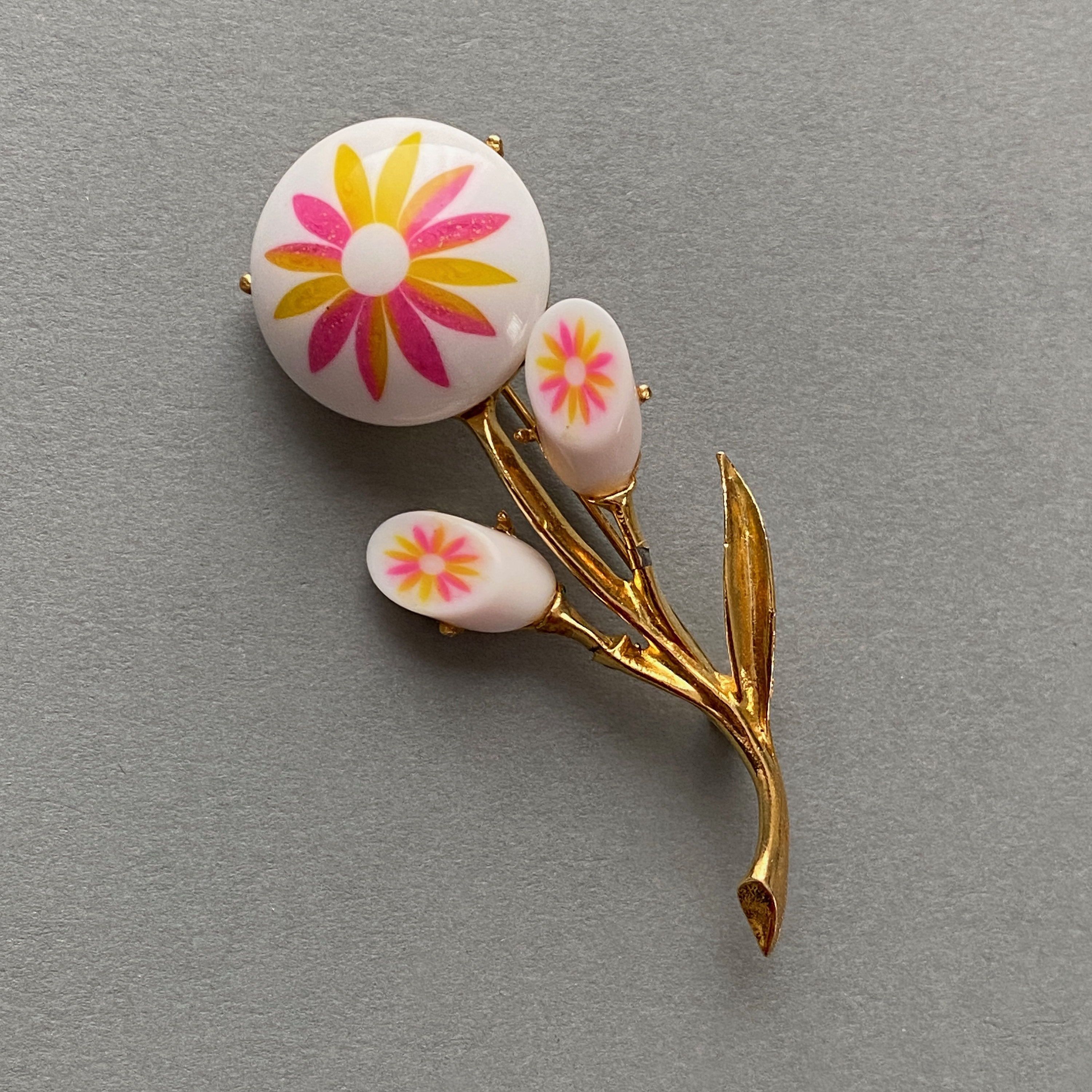 ヴィンテージ 花束 ブローチ 多色ストーン Amazon.co.jp: ラインストーンの花のブローチ 藤の花のブローチ