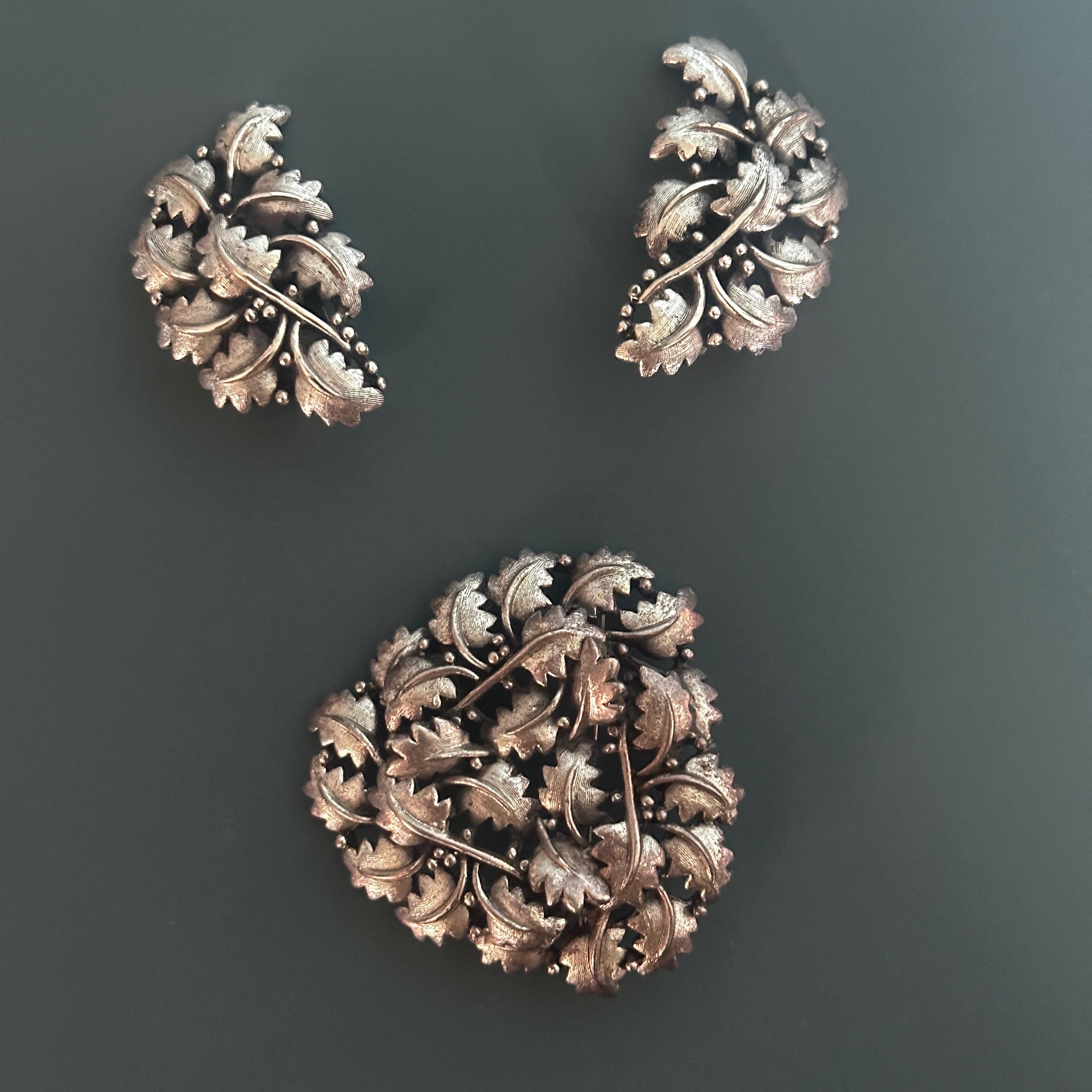 Gorgeous Mid Century TORTOLANI Silver Plated Pewter Leaf Patterned Brooch & Clip-on Earring Set