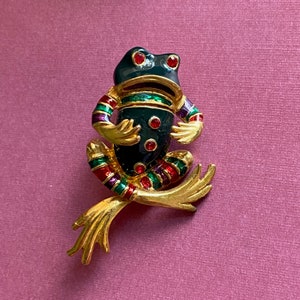 Hattie Carnegie Style Enamelled & Bejewelled Figural Frog Brooch