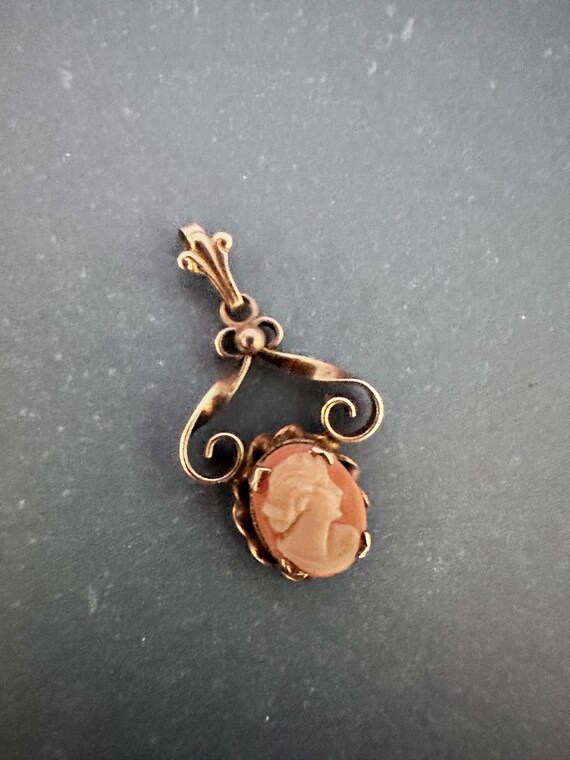 Sweet & Delicate Signed RAINBOW GOLDFILLED Cameo … - image 3