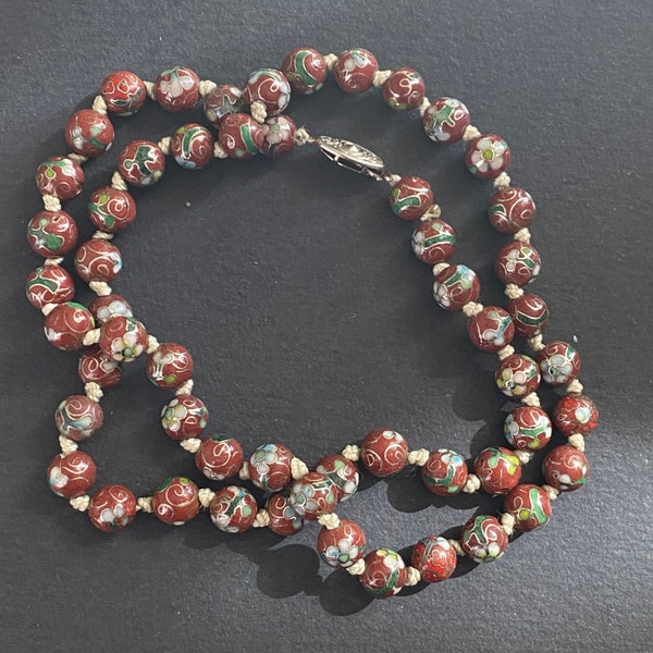 Collier de perles cloisonnées noué à la main d'exportation chinoise