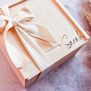 Boîte à propositions en bois de demoiselle d'honneur, gravée AVEC NOM, boîte-cadeau de demoiselle d'honneur, boîte de demoiselle d'honneur, boîte personnalisée, boîte-cadeau en bois, nom gravé