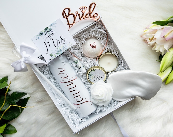 Future Mrs gift Bride to be Box- Fiance Gift- Engagement Gift- Bridal Shower Gift- Future Mrs Gift for Bride- Custom Gift BoxI said yes gift