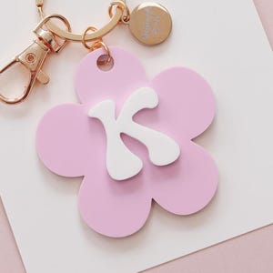 Flower Keychain, Initial Keychain, Personalized Keychains, Personalized Keychain for girls, Aesthetic Keychains, Backpack Keychains