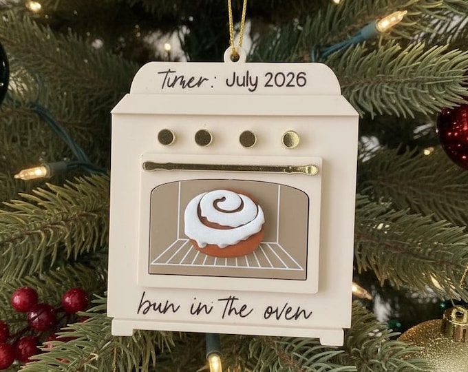 Bun in the oven ornament, Pregnancy Ornament, Pregnancy Announcement, New parent Ornament
