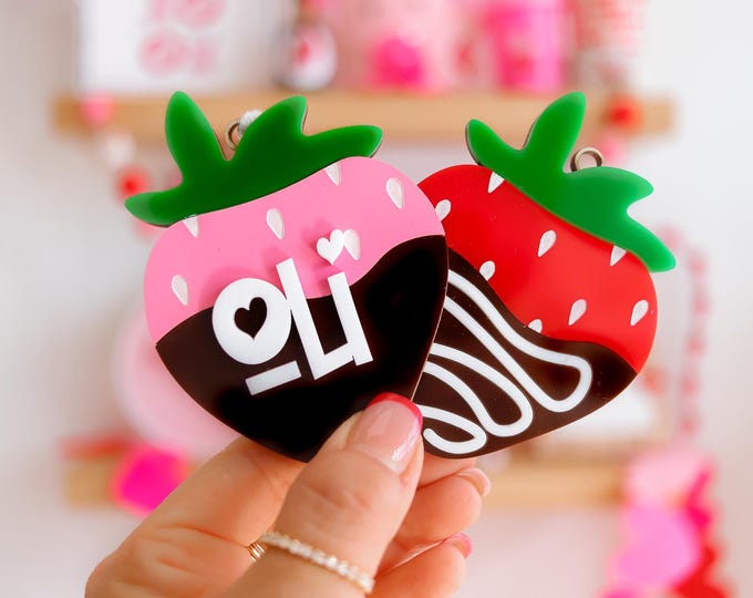 strawberry name tag, strawberry name tag, valentines basket tag, love basket tag, strawberry  charm, personalized strawberry tag