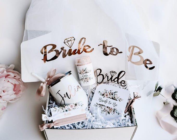 Engagement Gift - Bridal Shower Gift - Gift for Bride - Future Mrs. Wedding Gift - Gift for Bride - Custom Gift Box - Bride to be Box