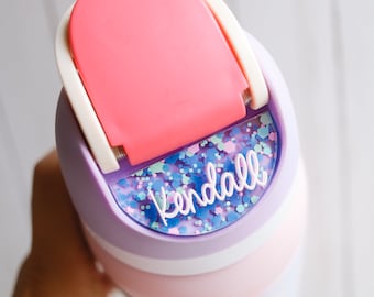 Adorno para tapa Owala FreeSip / Placa con nombre Owala personalizada / Etiqueta para vaso Owala con nombre personalizado / Placa con nombre Owala / Adorno para botella de agua / Tapa para niños