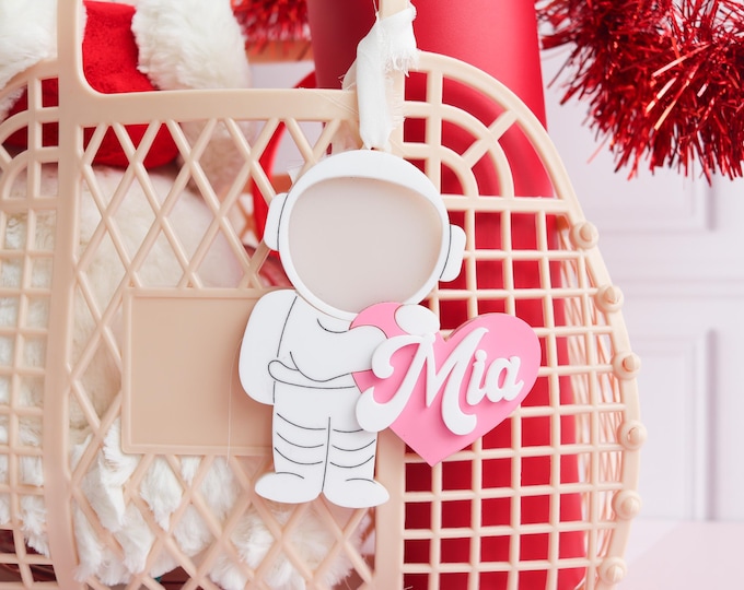 Valentines Day Basket Name Tag, Valentines Name Tags, Personalized Valentine Tag, Valentines Keepsake, Personalized Tag, Astronaut name tag