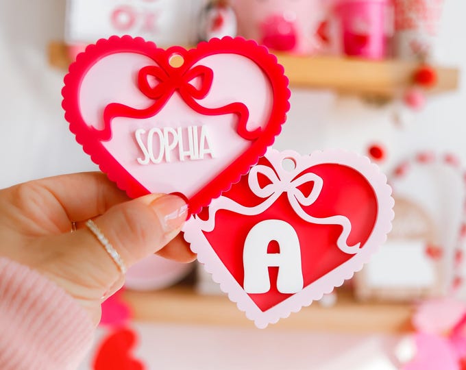 Bow Personalized name Tag,  bow tag, backpack heart tag, bow name keychain, heart bow tag, bow keychain, Valentine tag for girls