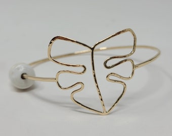 Mostera leaf bangle, 14k gold filled monstera bracelet, hawaiian puka shells