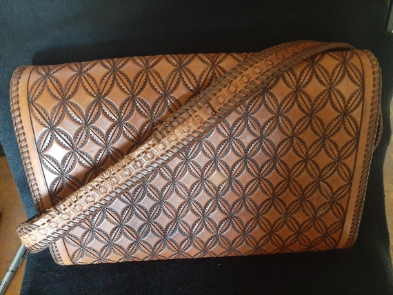 1950's Mexican Hand Tooled Leather Purse - image 2