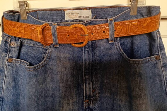 Vintage Hand Tooled Mexican Leather Wide Belt 1 1/2 display picture 1