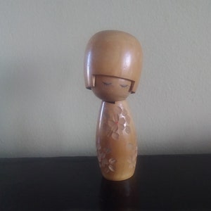 vintage Japanese kokeshi wooden doll hand carved flowers original Japan