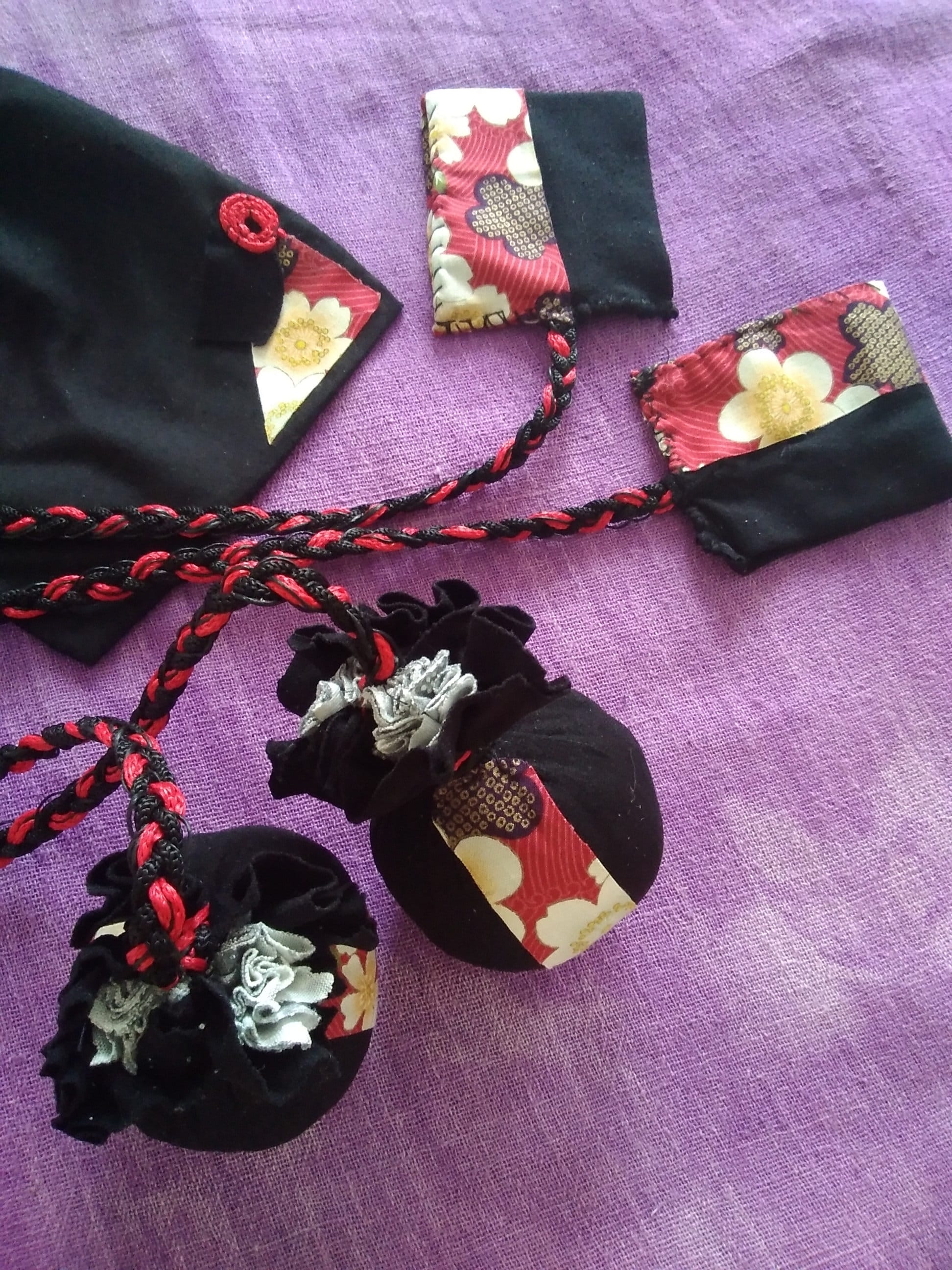 pois juggling balls poi contact spinning balls handmade japanese kinono fabric black flores playing poi macrame