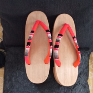 Vintage Japanese Wooden Geta Sandals: Handmade Velvet Kimono Shoes (22cm)