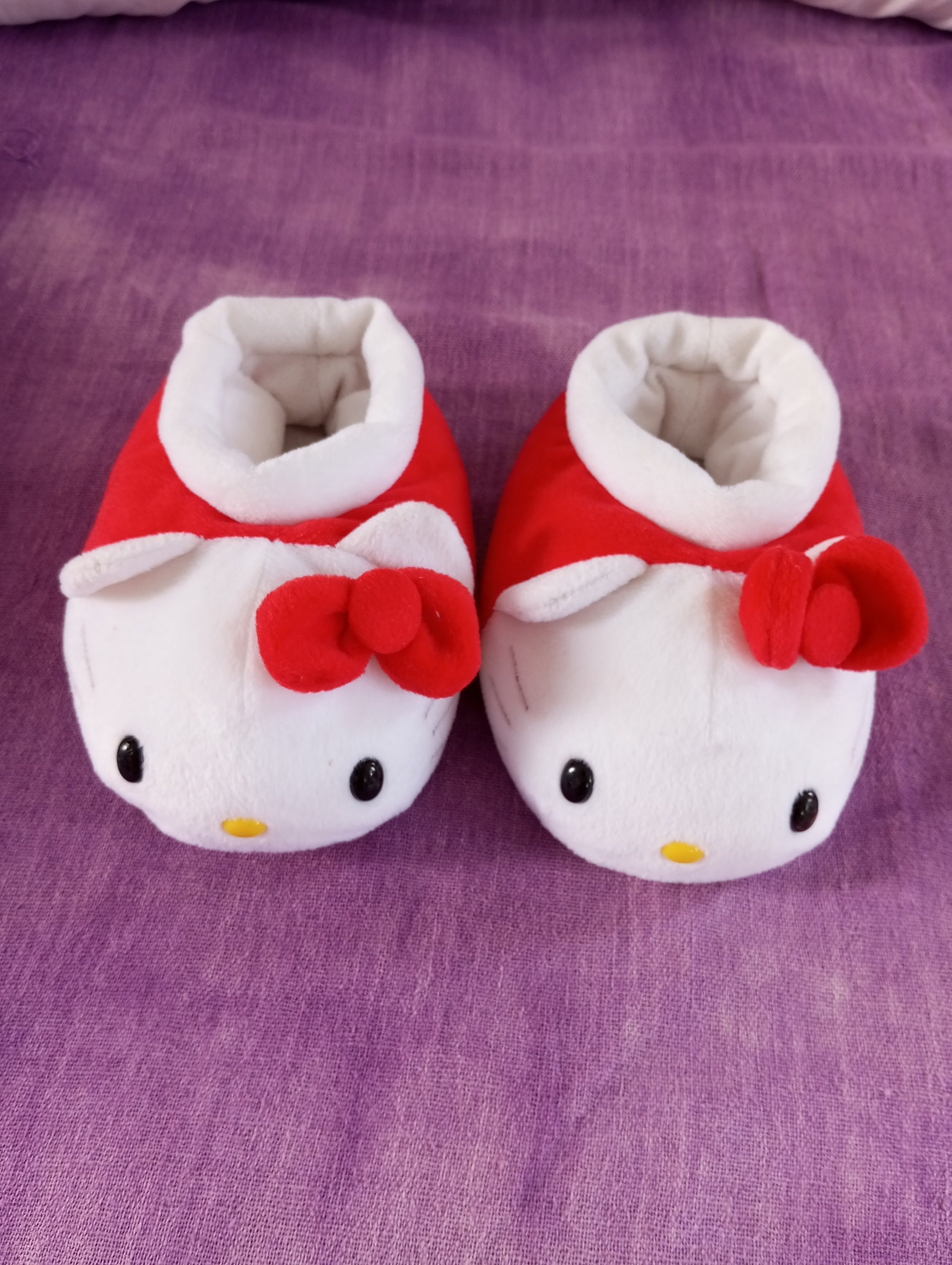 Hello kitty hotsell infant shoes