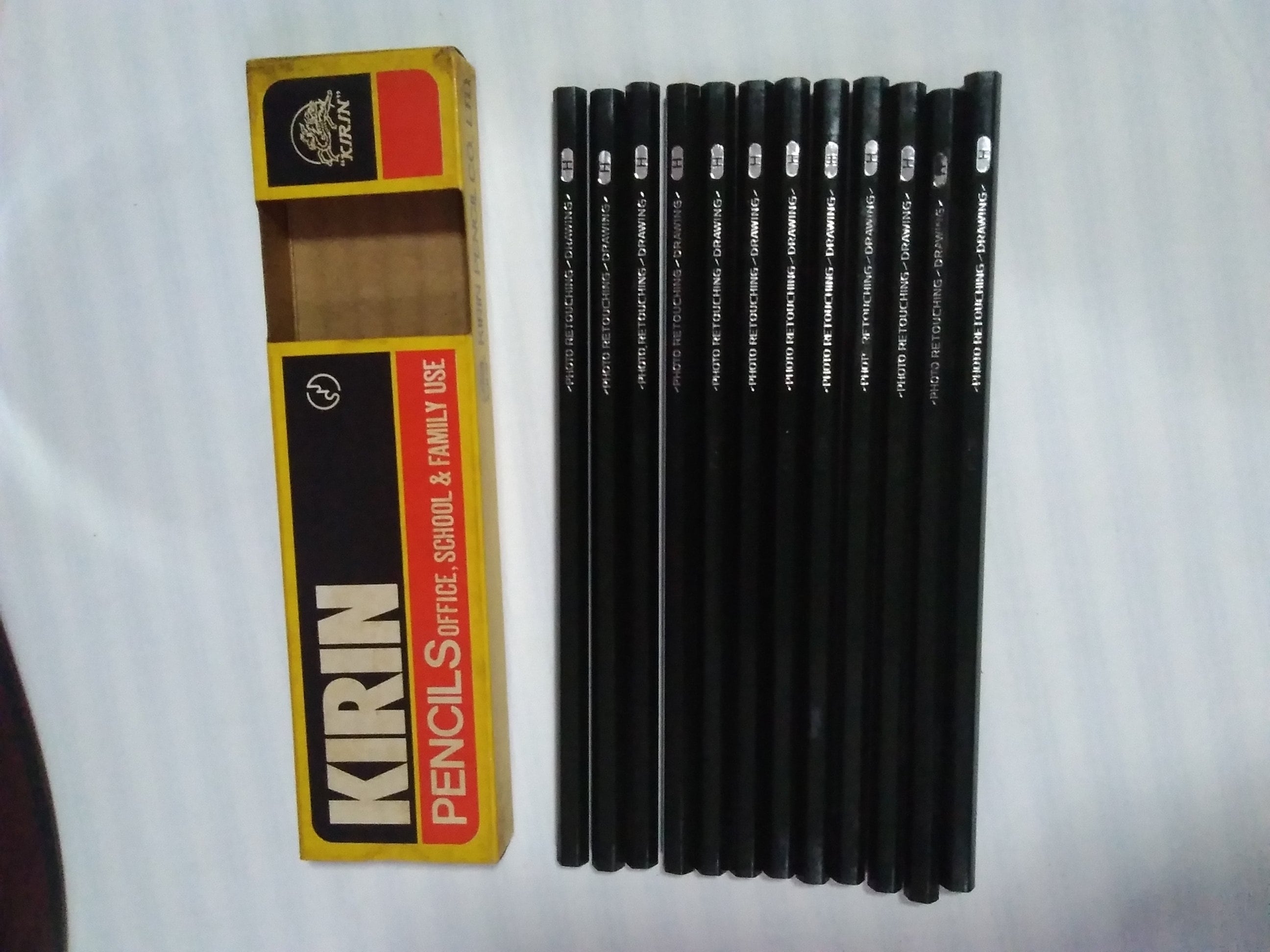 rare set of 12 Kirin assorted color coloured pencils new in metal box made  Japan