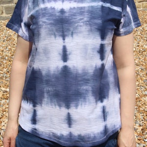 Women&#39;s tie dyed t shirt L/blue/navy/indigo tie dye top/indigo shibori top