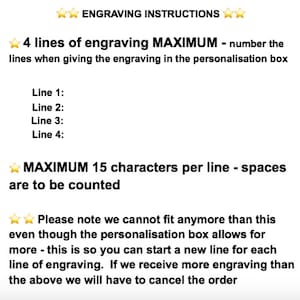 Puede incluir: Instrucciones de grabado para un producto. Se puede grabar un m&aacute;ximo de 4 l&iacute;neas de texto, con un m&aacute;ximo de 15 caracteres por l&iacute;nea, incluidos los espacios. El texto explica que la caja de personalizaci&oacute;n puede permitir m&aacute;s texto, pero el producto solo puede contener un m&aacute;ximo de 4 l&iacute;neas de texto. Si se proporciona m&aacute;s texto, el pedido se cancelar&aacute;.