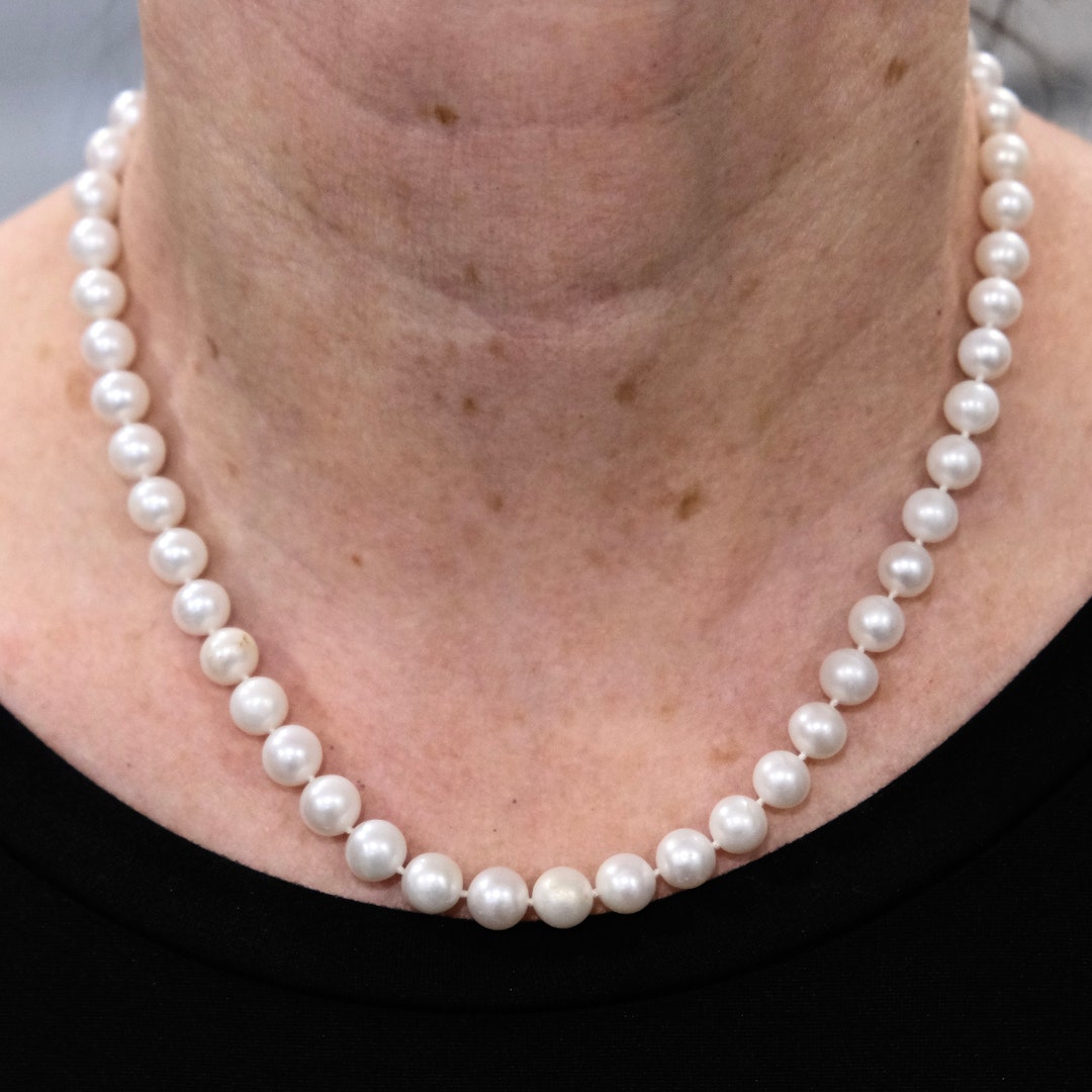 Classic Pearl Necklace - Etsy