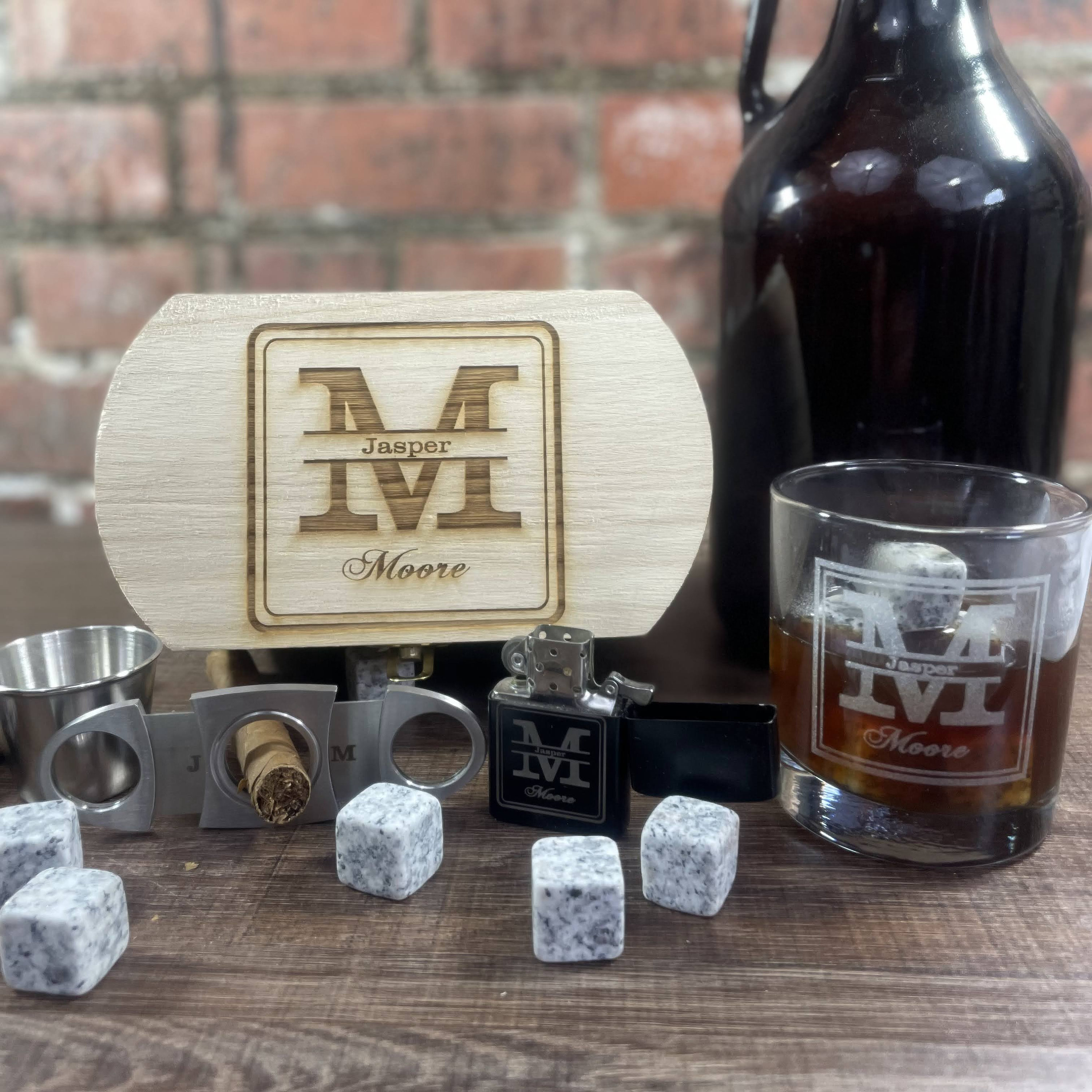 Personalisierte Rocks Glass Geschenkset, Whisky & Zigarren Groomsman Vorschlag Geschenkbox Set, rustikale Geschenke für ihn, geätztes Whiskyglas, Burbon Night