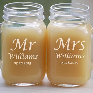 Calligraphy Mugs/ Engraved Wedding Gift/ Couples Mr & Mrs Mug Set/ Personalized Engagement Gift / Custom Wedding Reception Decor Bride Groom