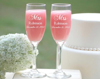 Mr and Mrs Champagne Flutes, Personalized Wedding Gift, Bride and Groom, Engraved Champagne Glasses, Custom Engagement Gift, Champagne Toast