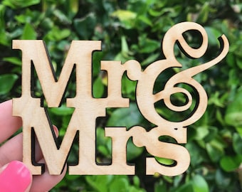 Mr e Mrs Wood Sign Wall Decor, Wood Cut Sign - Laser Cut Sign, Wooden Anniversary Gift, Wooden Wedding Decor, Mr e Mrs Wood Sign