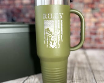 Canecas isoladas personalizadas com alça, presente para caneca masculina ao ar livre, copo personalizado de 40 onças, caneca de aço inoxidável durável, caneca gravada para presente para ele