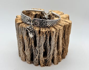 1847 Rogers Bros, Daisy, Silver Plated Silverware Bracelet, Hearts, from 1892 Medium/Large