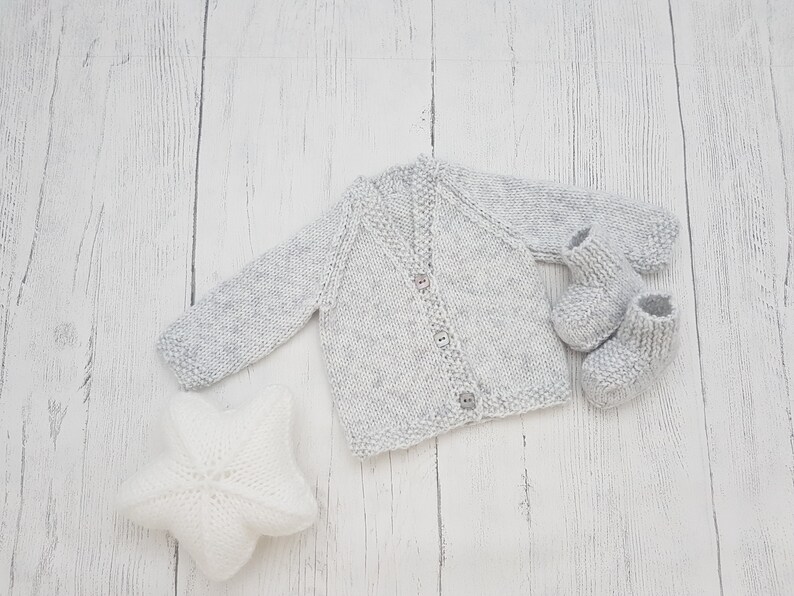 Newborn Waldorf doll clothes Reborn baby set. Small baby cardigan /& booties set Preemie Tiny baby set Prem baby set Premature
