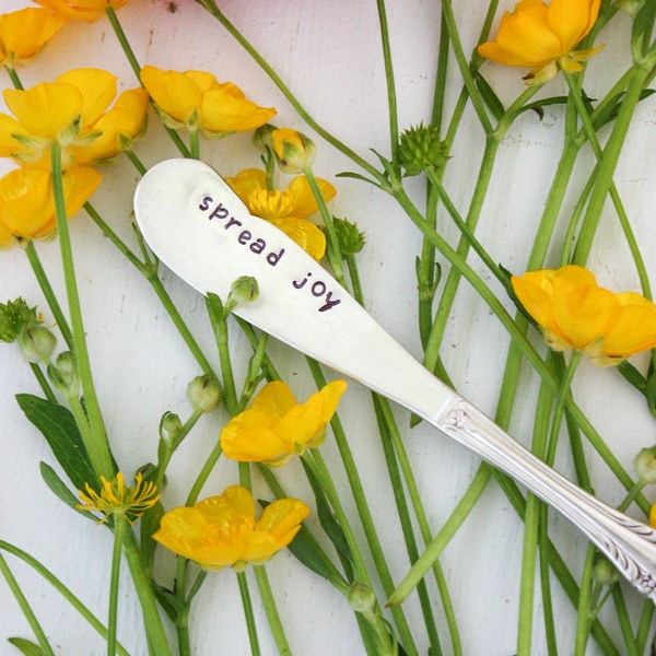 Spread Joy, tartineur estampé, couteau estampé, couteau à fromage, cadeau pour gourmets, cadeau d'hôtesse, dîner de réception, cadeau de fête des mères, cadeau de grand-mère