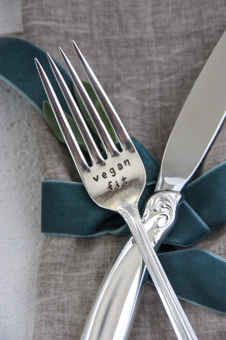 Vegan Fit Stamped Fork, Cadeau végétalien, Cadeau végétarien, Chef en herbe, Cadeau Foodie, Alimentation saine, Nutrition, Body Posititve, Plante à base de plantes image 1