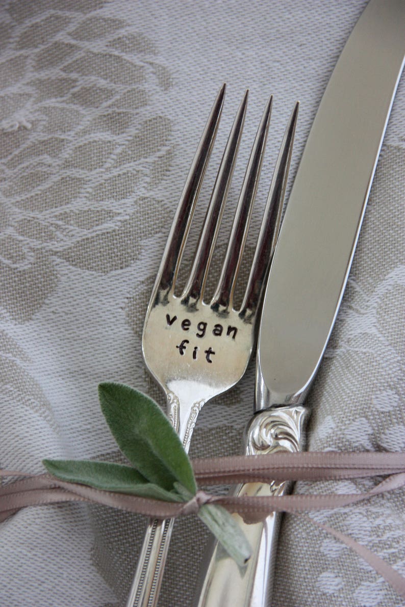 Vegan Fit Stamped Fork, Cadeau végétalien, Cadeau végétarien, Chef en herbe, Cadeau Foodie, Alimentation saine, Nutrition, Body Posititve, Plante à base de plantes image 6