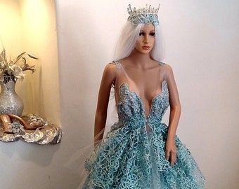 Ensemble de robe de bal de mariage déesse médiévale turquoise et argent, dentelle laser, cristal et paillettes (disponible dans toutes les tailles et dans de nombreuses couleurs)